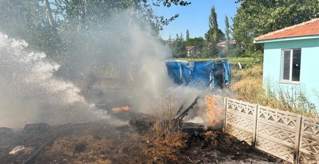 Alaca’da çiftlik yakınında korkutan yangın