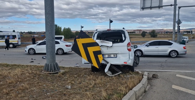 Zile Kavşağı’nda feci kaza: Takla atan araçtan 3 kişi yaralı kurtarıldı