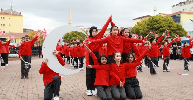 102. yıla coşkulu kutlama