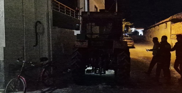 Kontrolden çıkan traktör, 3 araca çarparak durabildi