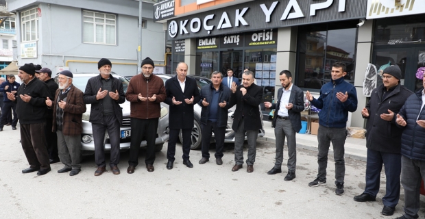 Kutsal yolculuk başladı: Alaca’dan umreye giden vatandaşlar dualarla uğurlandı