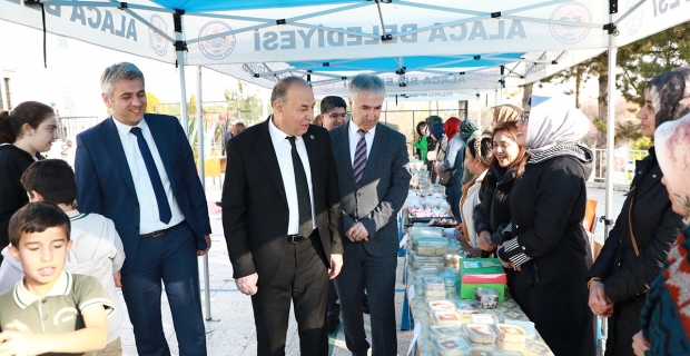 Mehmet Akif Ersoy Ortaokulu’nda Filistin halkı için destek kermesi