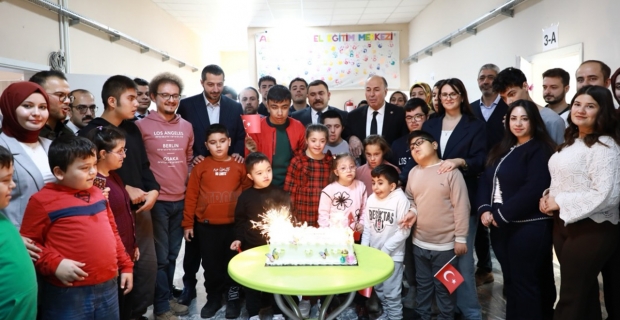 MHP’den Alaca Özel Eğitim Uygulama Okuluna ziyaret