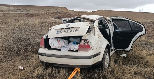 Otomobil şarampole yuvarlandı: Baba ve oğlu yaralandı