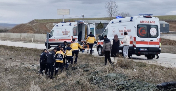 Alaca'da feci kaza: Araç şarampole uçtu, 3 yaralı