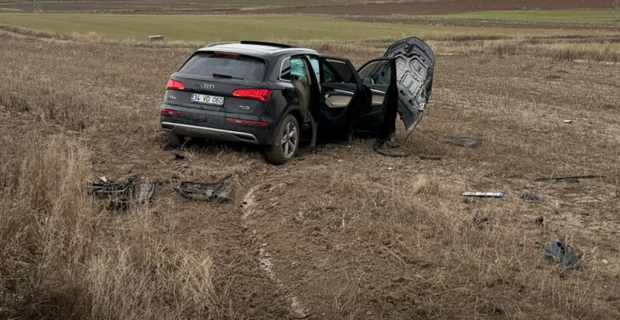 Çorum'da otomobil, TIR ile çarpıştı: 4 yaralı