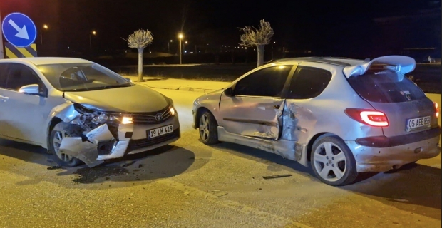 Alaca'da kaza: 2 kişi yaralandı