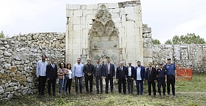 Tarihi Hüseyin Gazi Türbesi’nin restorasyonu sürüyor