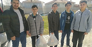 Alaca İmam Hatip Ortaokulu öğrencilerden Ramazan yardımı