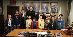 Alaca Belediye Başkanı Arslan, başarılı yüzücüleri kutladı