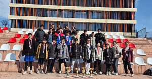 Alaca Denizhan Ortaokulu öğrencileri atletizmde 43 madalya ile tarih yazdı
