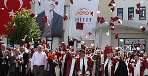 Alaca MYO’da mezuniyet sevinci: Kep Attılar, geleceğe uğurlandılar!