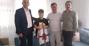 LGS’ye evinde girecek öğrenciye moral ziyareti