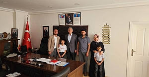 Minik şairin büyük başarısı: Ecrin Bahar Arslan ödülle döndü