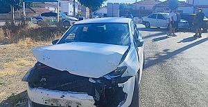 Alaca'da zincirleme kaza: Üç otomobil çarpıştı, 3 yaralı!
