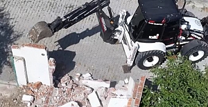 Alaca'daki metruk evler yıkılıyor