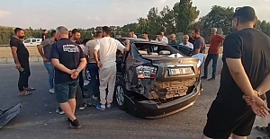 Alaca yol ayrımında korkutan kaza: 3 yaralı, biri belediye görevlisi