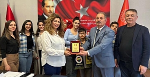Alacalı hayırseverlere eğitime katkılarından dolayı şükran plaketi