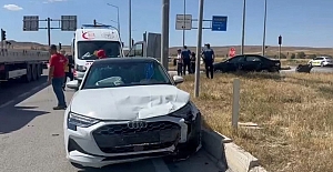 Kavşakta feci çarpışma! Aynı aileden 4 kişi hastaneye kaldırıldı