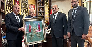 Devlet Bahçeli’ye ziyaret: 3 Ekim’de Alaca’daki açılışa davet ettiler
