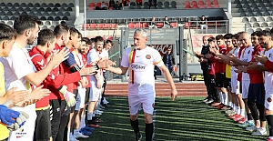 Ahmet Şahin, jübile maçına çıkarak futbola veda etti