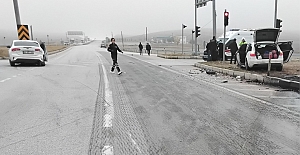 Alaca–Zile Kavşağında iki otomobil çarpıştı, 5 yaralı