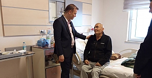 15 Temmuz gazisini hastanede ziyaret etti