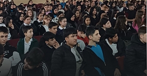 Alaca’da lise öğrencilerine terör örgütlerine karşı bilgilendirme