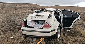 Otomobil şarampole yuvarlandı: Baba ve oğlu yaralandı