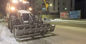 Alaca’da karla mücadele çalışmaları sürüyor