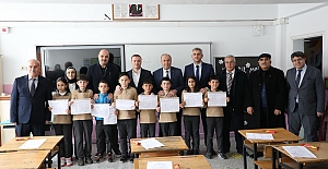 Alaca’da öğrenciler karne sevinci yaşadı