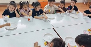 Minik eller mum yaptı, ortaya renkli görüntüler çıktı