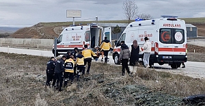 Alaca'da feci kaza: Araç şarampole uçtu, 3 yaralı