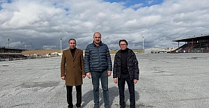 Alaca'da halı saha baştan aşağı yenileniyor