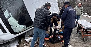 Alaca'da panelvan araç yan yattı: 1 yaralı