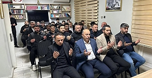 Ülkücü gençler, deprem şehitlerini dualarla andı