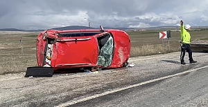 Alaca'da takla atan otomobildeki 3 kişi yaralandı