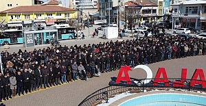 Depremde hayatını kaybedenler için gıyabi cenaze namazı kılındı 