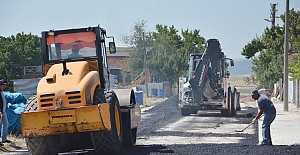 Cengizhan Mahallesi’nde sıcak asfalt çalışmaları sürüyor