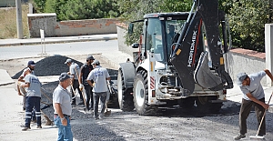 Sıcak asfalt ve yama çalışmaları sürüyor