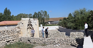 Hüseyin Gazi Türbesi’nin Restorasyonu sürüyor