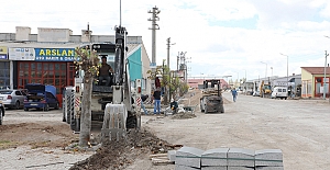 Sanayi sitesinde kaldırım ve yol çalışması sürüyor