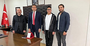 “Bir Düşünce, Bin Fikir” konulu yarışmanın kazananı ödüllendirildi