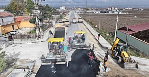Alaca’da şehir girişleri sıcak asfalt ile güzelleşiyor