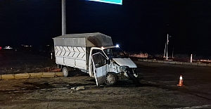 Alaca'da kamyonet ile otomobil çarpıştı: 6 yaralı