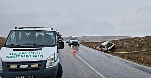 BİM'e ait kamyon ile çarpışan otomobildeki 1 kişi öldü, 1 kişi yaralandı