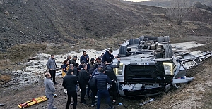 Pirinç yüklü tır şarampole devrildi: Kabinde sıkışan yaralılar için ekipler seferber oldu