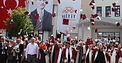 Alaca MYO’da mezuniyet sevinci: Kep Attılar, geleceğe uğurlandılar!