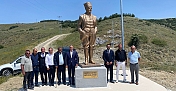 Çorum'da köy girişine dev Atatürk heykeli: Halktan büyük destek!