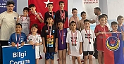 Cumhuriyet İlkokulu yüzmede yine kürsüde: Çorum’dan 4 dereceyle döndüler